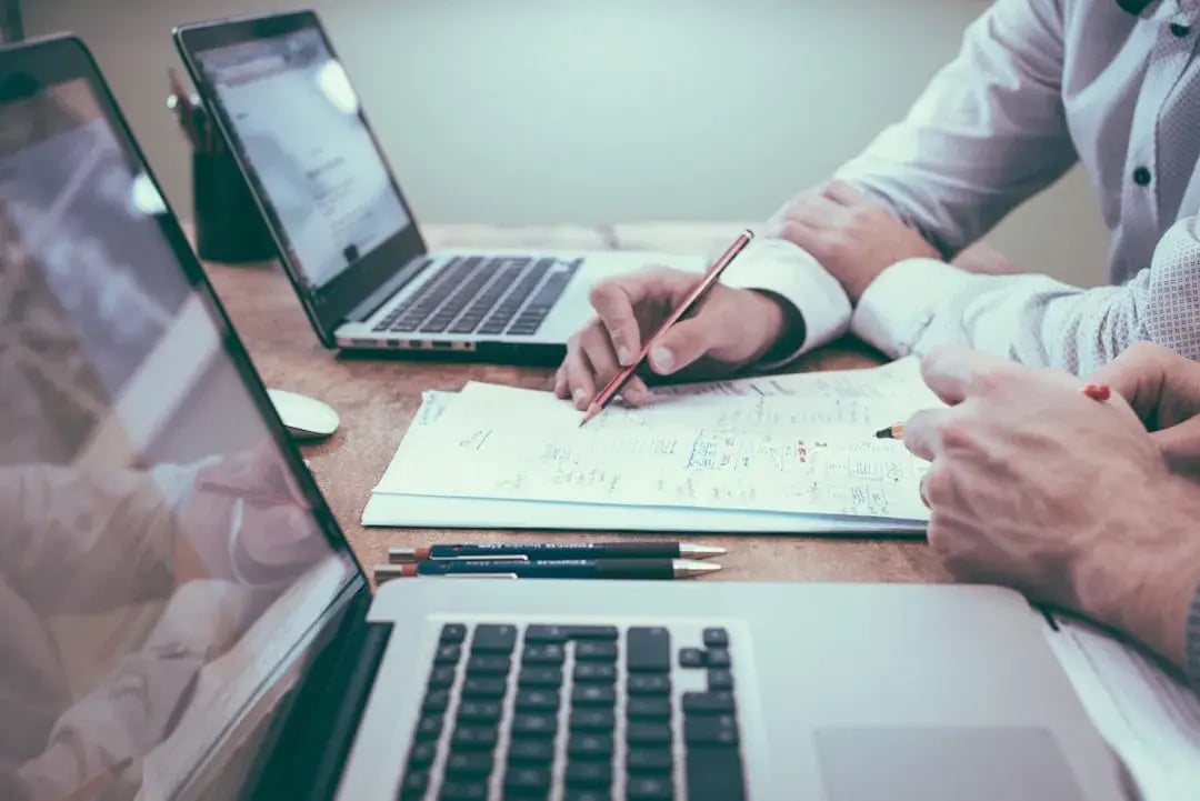 How does accounting automation solve the challenges of manual accounting?